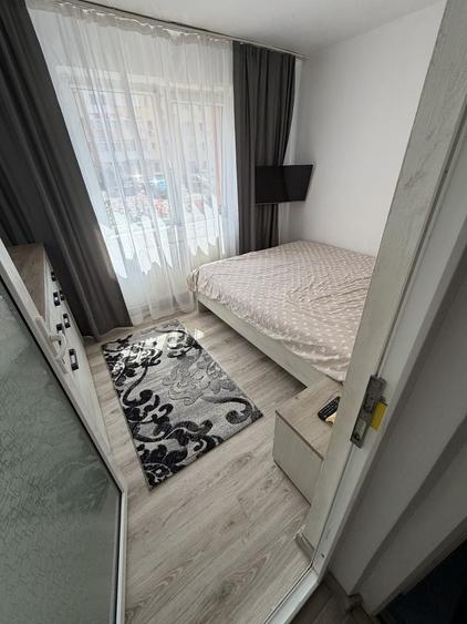 Inchiriez apartament cu 3 camere ! Aproape de mall , loc de parcare platit 24/24 - 5