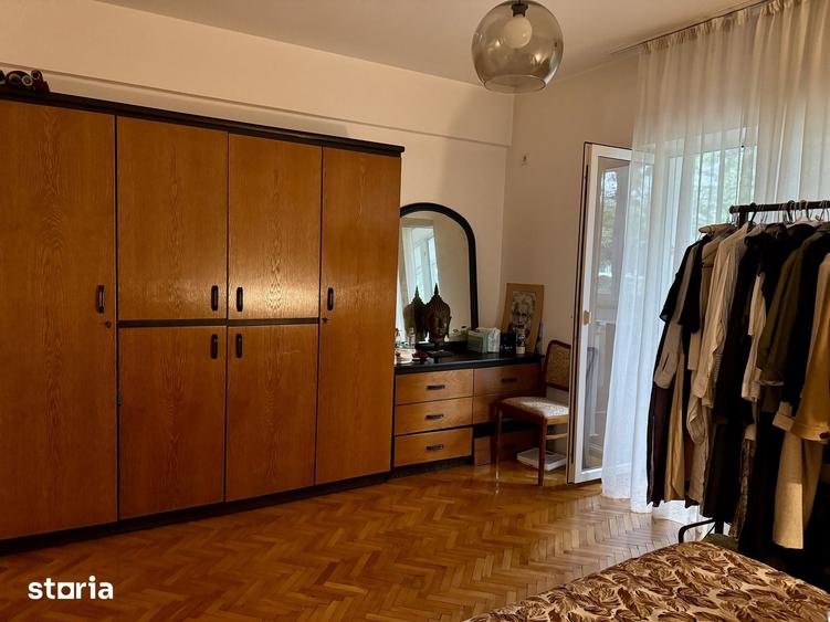 Apartament cu 4 camere decomandat în Pajura