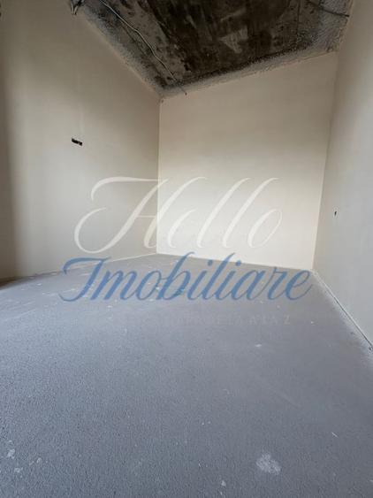 Penthouse cu 3 camere semidecomandat în Florești