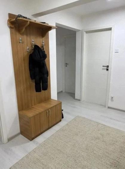 Apartament cu 4 camere decomandat în Lipovei