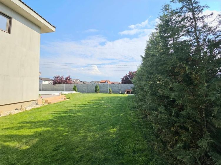Casă cu 4 camere în Moșnița Nouă