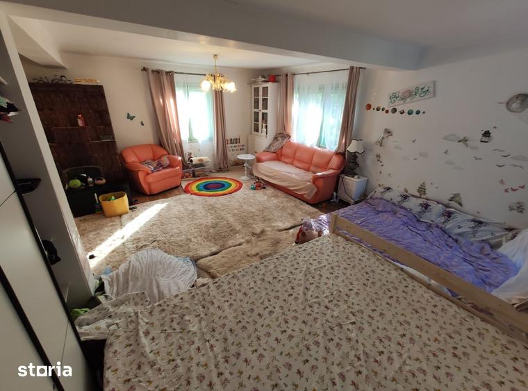 Casă cu 5 camere cu Teren 3450 Mp în Nuci