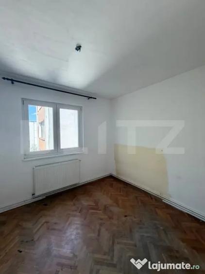Apartament cu 3 camere semidecomandat în Dâmbu Pietros