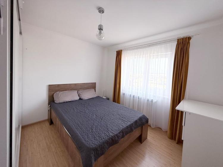 Apartament cu 3 camere semidecomandat, mobilat în Central