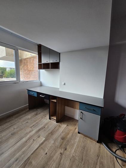 Apartament cu 4 camere decomandat în Central