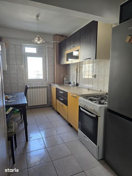 Apartament cu 4 camere semidecomandat în Central