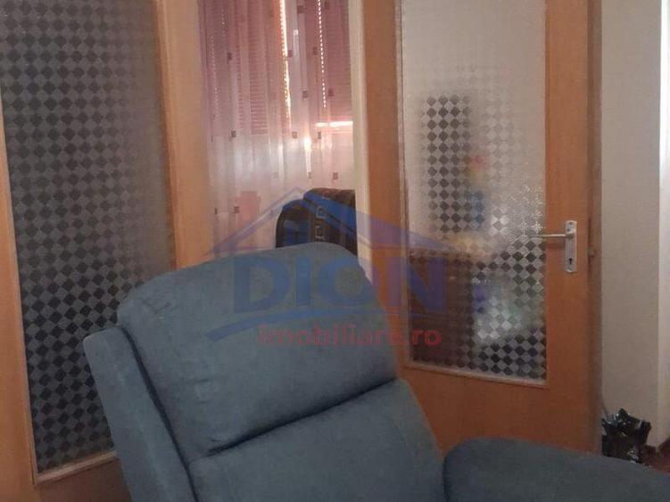 Apartament cu 3 camere decomandat în Drumul Taberei