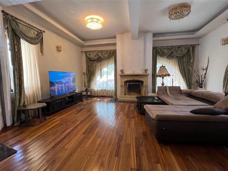 Casă cu 7 camere cu Teren 750 Mp în Vișan