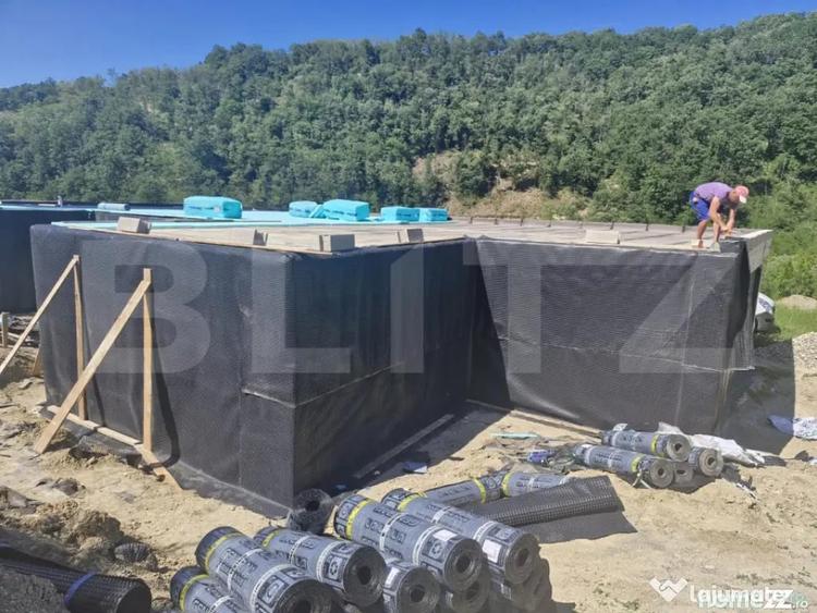 Casă cu 4 camere cu Teren 16418 Mp în Central