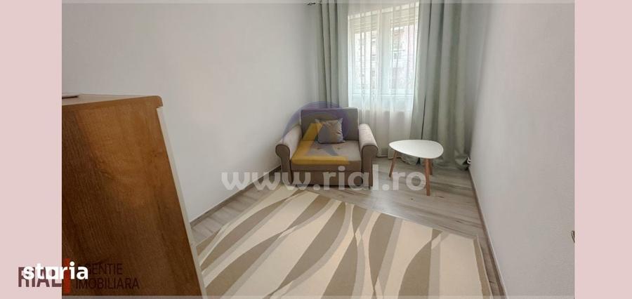 Apartament cu 3 camere semidecomandat în Central