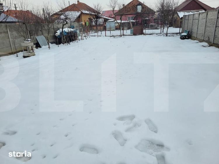 Casă cu 2 camere cu Teren 480 Mp în Plopi