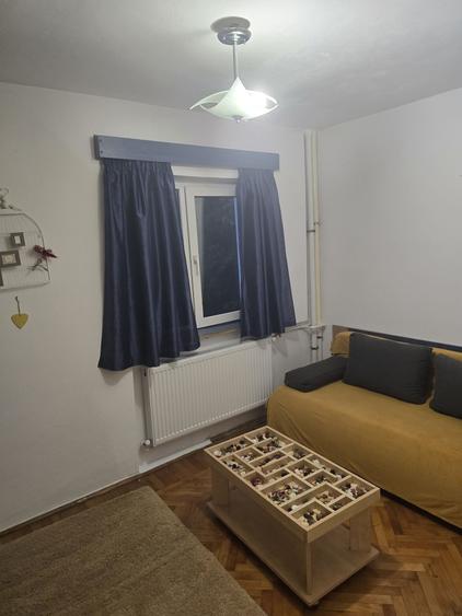 Apartament cu 2 camere semidecomandat în Olteniței