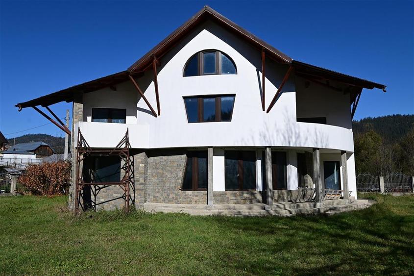 Casă individuală cu 6 camere cu Teren 786 Mp în Nord-Est