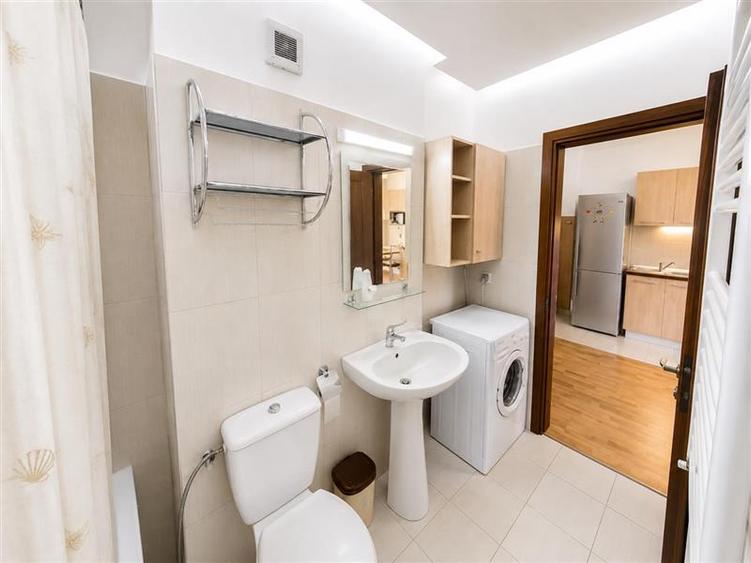 Apartament cu 2 camere semidecomandat, mobilat în Noua