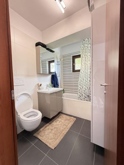 Apartament cu 3 camere decomandat, mobilat în Băneasa