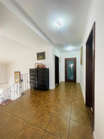Duplex cu 5 camere cu Canalizare în Central