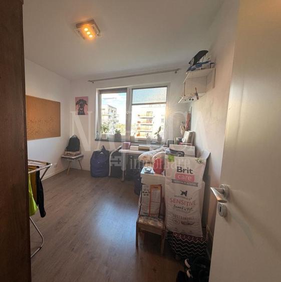 Apartament cu 3 camere semidecomandat, mobilat în Florești
