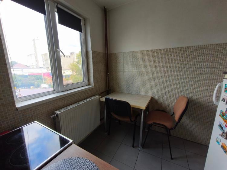 Apartament cu 2 camere semidecomandat, mobilat în Complex Studențesc