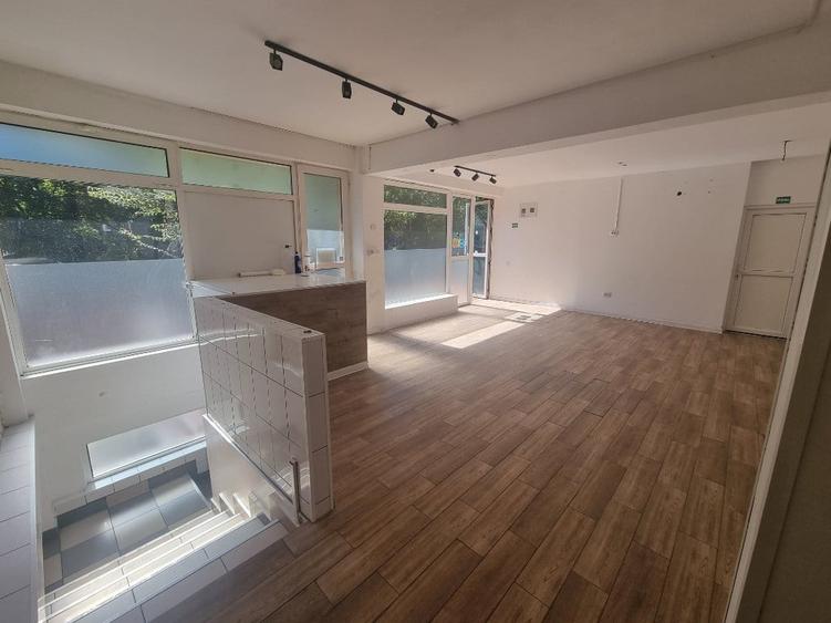 Casă cu 2 camere cu Teren 120 Mp în Central