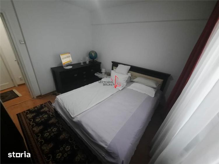 Apartament cu 3 camere semidecomandat în Gara de Nord