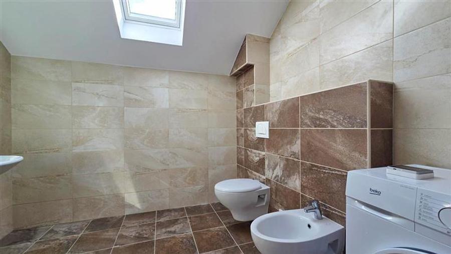 Apartament cu 3 camere decomandat în Dumbrăvița