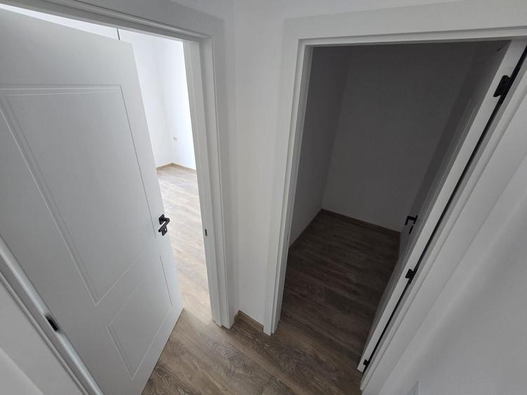 Apartament cu 2 camere decomandat în Girocului