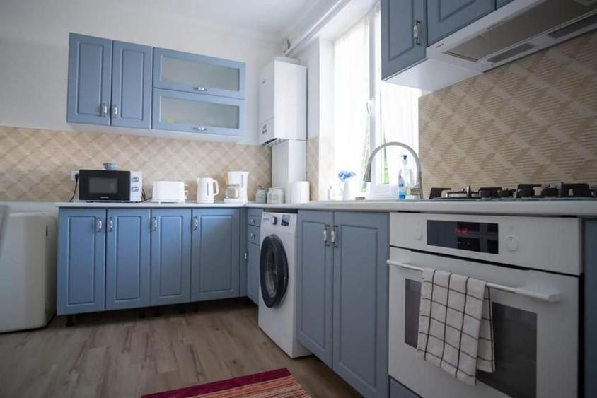 Apartament cu 3 camere semidecomandat în Exterior Vest