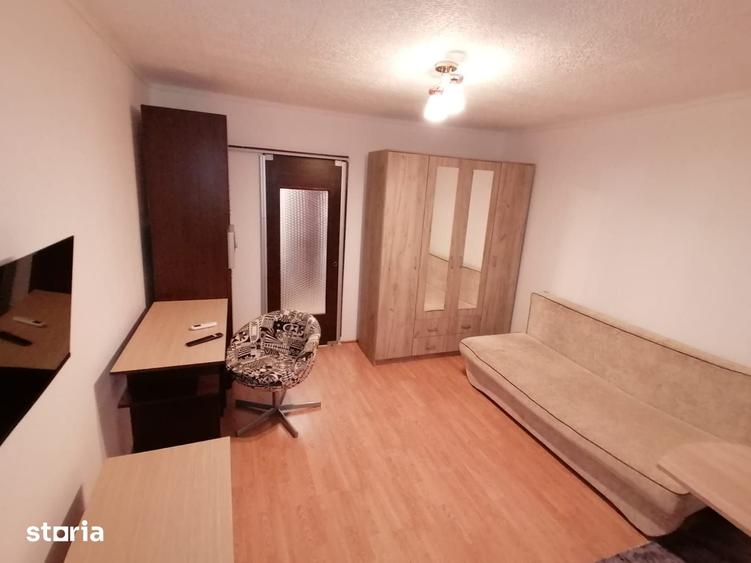 Garsonieră în Est