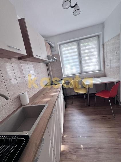 Apartament cu 3 camere semidecomandat, mobilat în Crângași