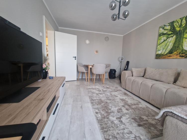 Apartament cu 3 camere decomandat în CET