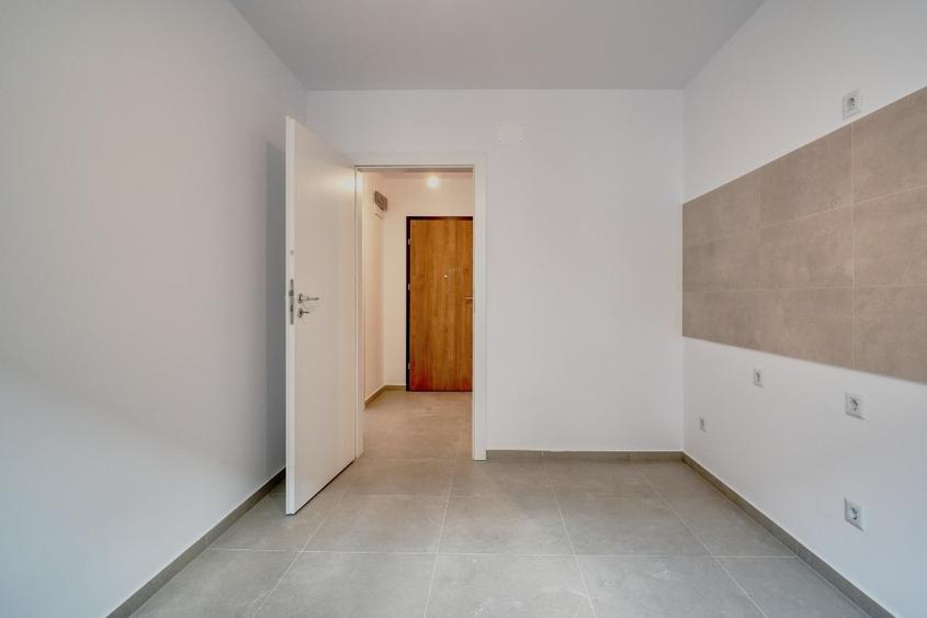 Apartament cu 2 camere decomandat în Tractorul