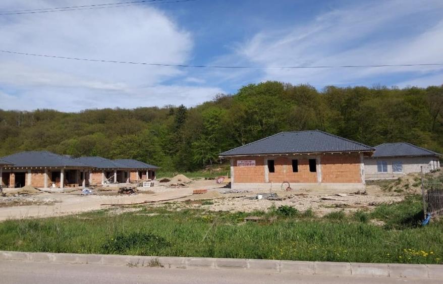 Casă individuală cu 3 camere cu Canalizare în Primăverii