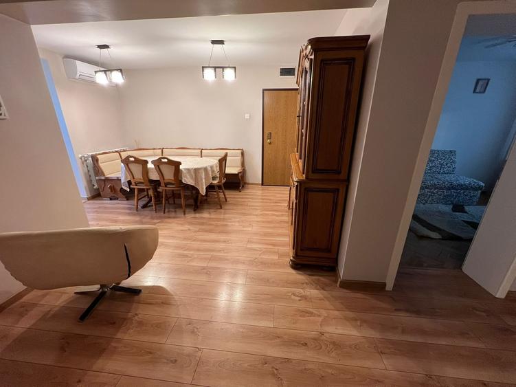 Apartament cu 3 camere decomandat, mobilat în Sud