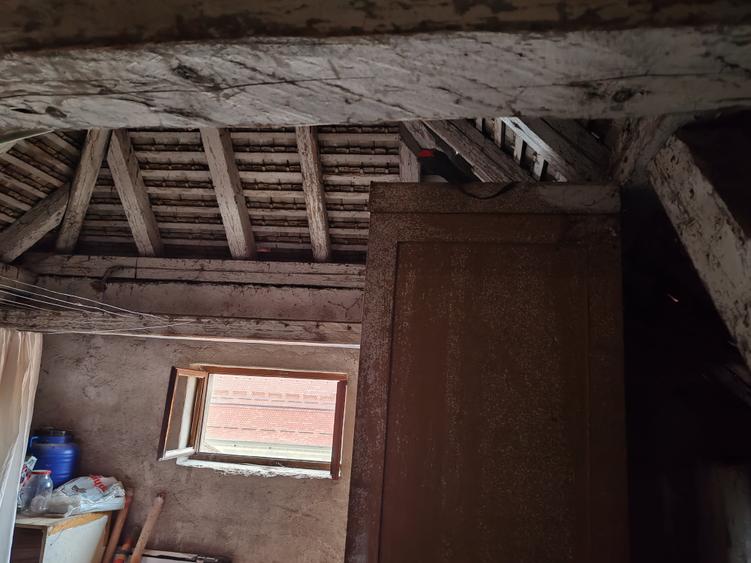 Apartament cu 4 camere semidecomandat în Centrul Istoric