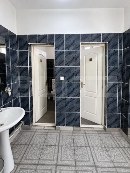 Casă individuală cu 13 camere cu Canalizare în Sud-Est