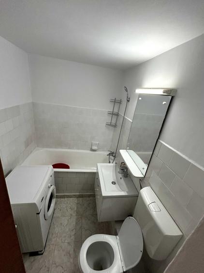 Apartament cu 3 camere decomandat în Eremia