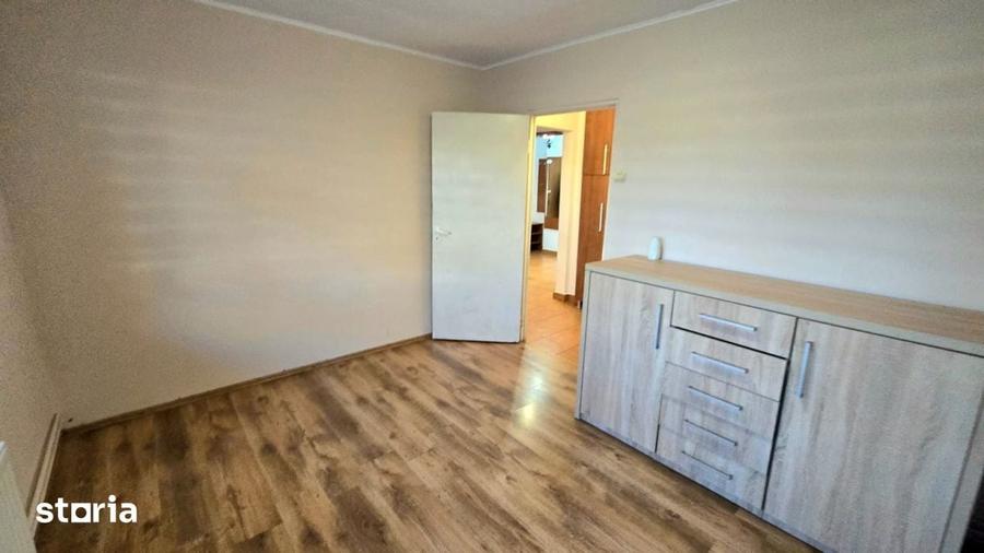 Apartament cu 3 camere decomandat în Micro 16