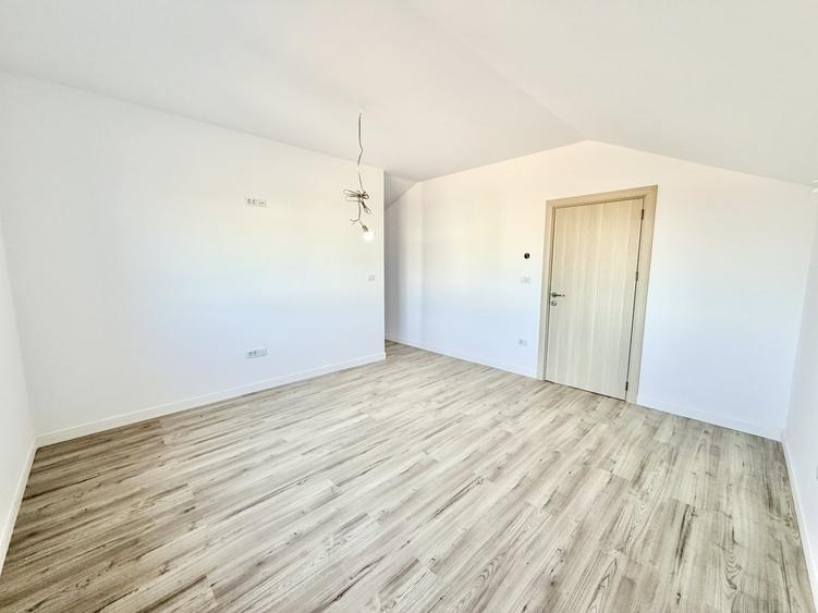 Duplex cu 4 camere cu Teren 275 Mp în Urseni