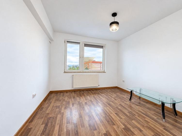 Apartament cu 3 camere semidecomandat în Gării