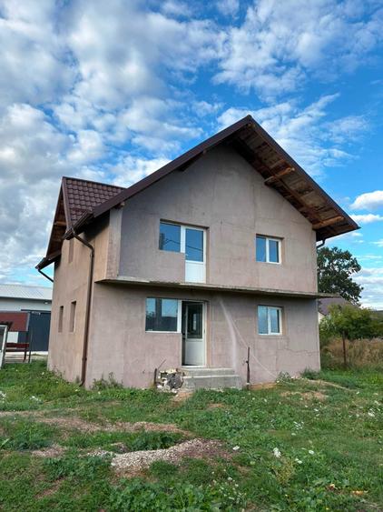 Casă cu 3 camere în Cerșani