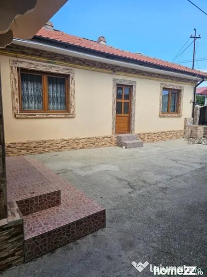 Casă cu 3 camere cu Teren 181 Mp în Brătianu