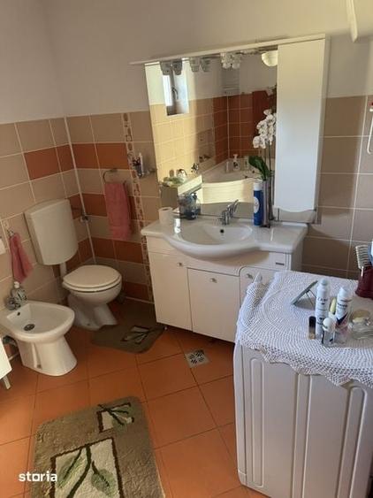 Casă cu 4 camere cu Teren 235 Mp în Grănicești