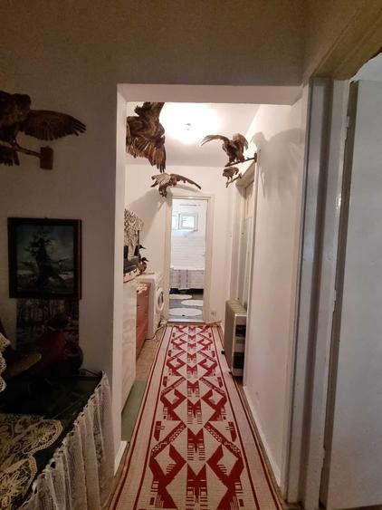 Apartament cu 3 camere semidecomandat în Central