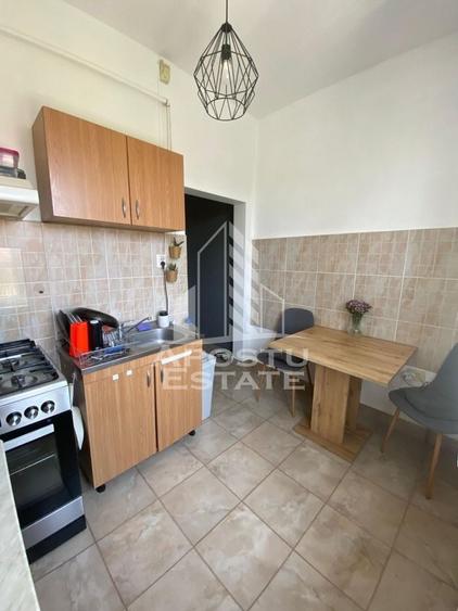 Apartament cu 2 camere decomandat, mobilat în Aeroport