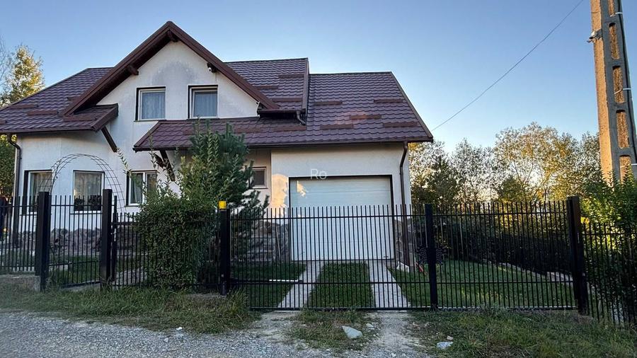 Vand casa, pretabil pensiune situata in Moisei, zona Purcaret