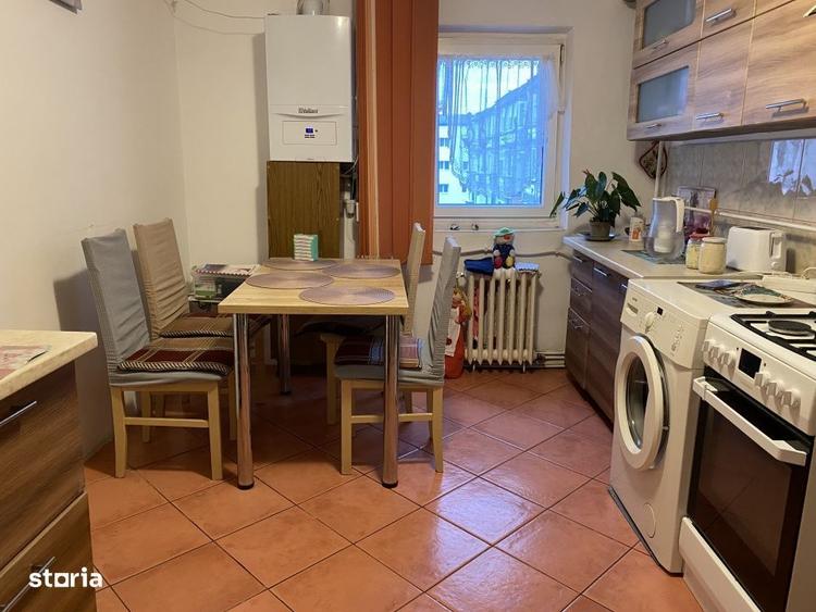 Apartament 4 camere, zona Calea Moldovei, et. 3 - 4