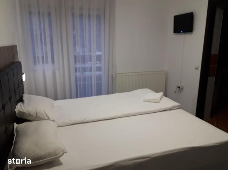 Casă cu 10 camere cu Teren 360 Mp în Central