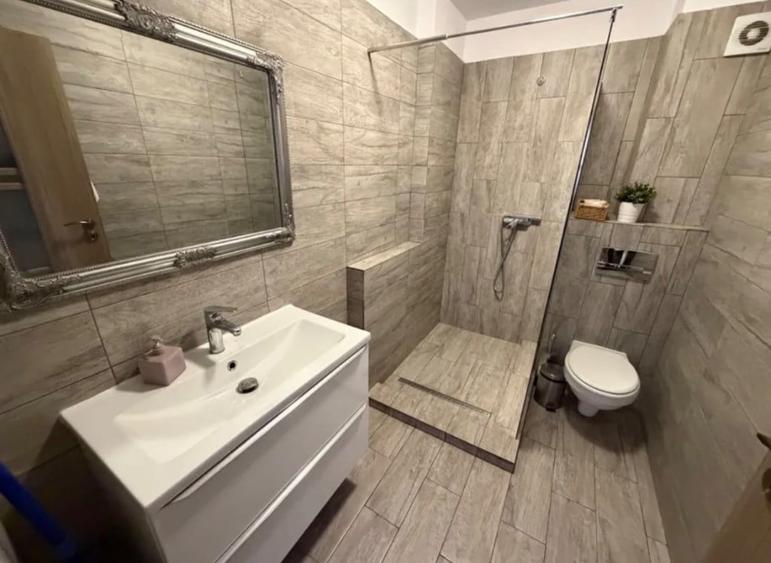 Apartament cu 3 camere decomandat în Dobroești