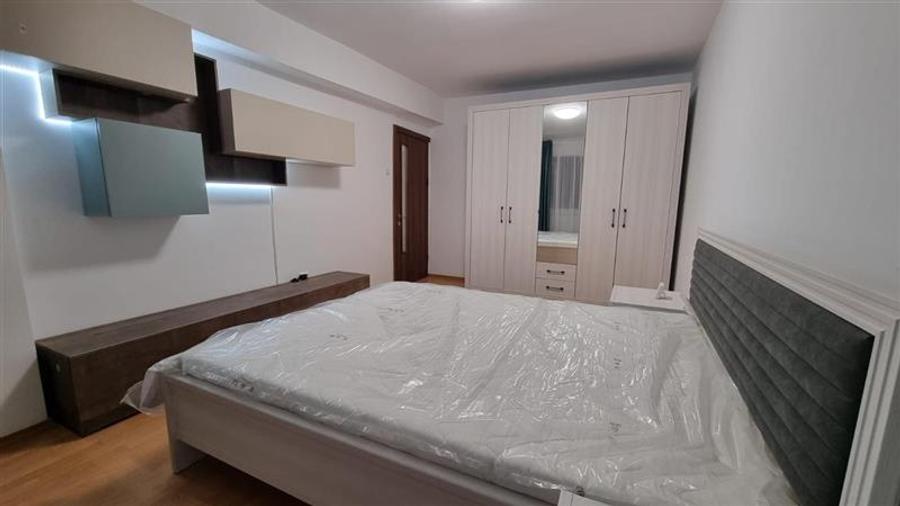Garsonieră decomandată, mobilată în Micro 20