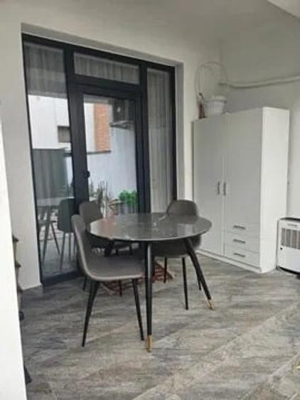 Casă cu 4 camere cu Teren 300 Mp în Valea Adâncă